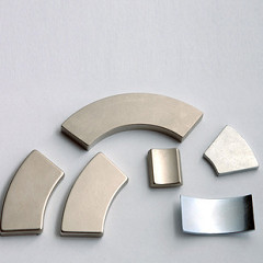 Nam châm Neodymium cong vĩnh viễn Ngói nam châm hình vòng cung Ndfeb cho công nghiệp