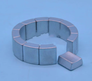 Giá cả cạnh tranh Nam châm Ndfeb mạnh Khối hồ quang Nam châm Neodymium cho động cơ
