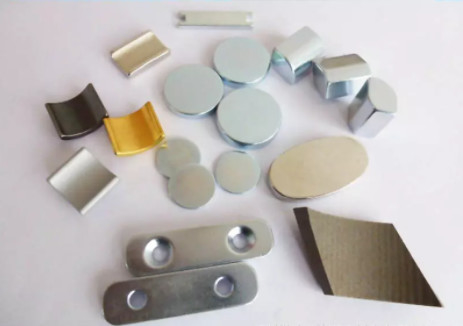 Vật liệu NdFeB mạnh mẽ Lớp phủ niken OEM thiêu kết vĩnh viễn Nam châm N52 tùy chỉnh mạnh mẽ